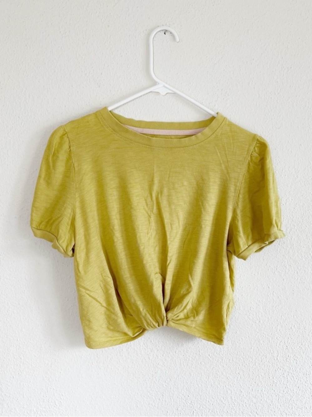 mustard yellow twist cropped tee puff sleeve chartreuse gold lime crop shirt M
